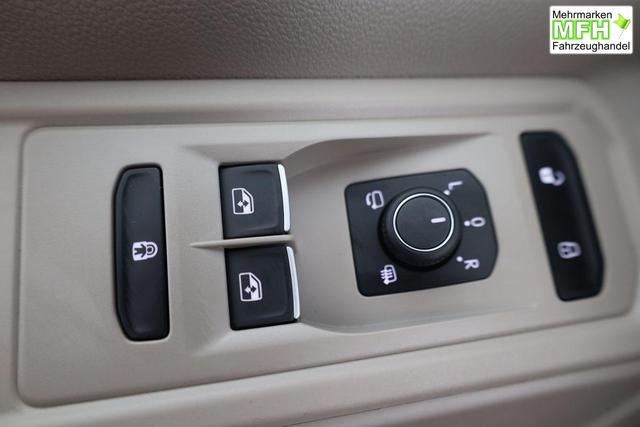 Volkswagen T7 Multivan Life lang TDI DSG Life, Teilleder, AHK, Navi, easyOpen, 7-Sitzer 