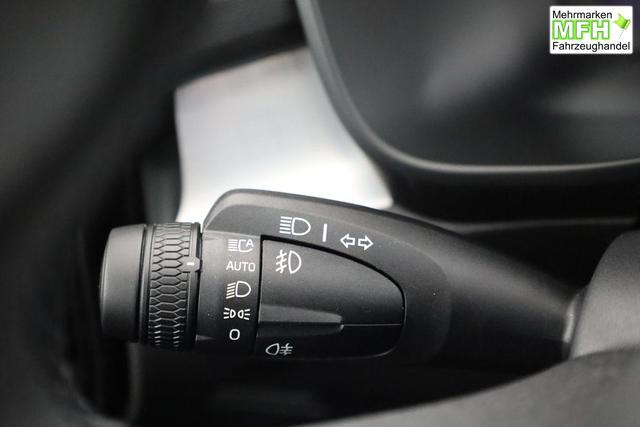 Volvo XC40 Core 2WD B3 Mild-Hybrid Core, Navi, LED, Winter, Kamera, el. Klappe 