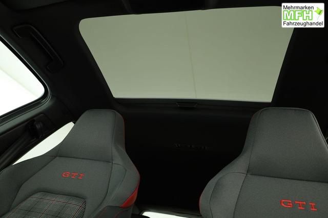 Volkswagen Golf 2.0 TSI 195 kW GTI VIII DSG, Navi, Side, Matrix, Kamera, Winter, 19-Zoll 
