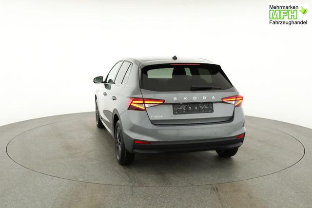 Skoda Fabia Selection 1.0 TSI DSG Selection, KESSY, Kamera, 15-Zoll schwarz, Winter, Ladeboden 