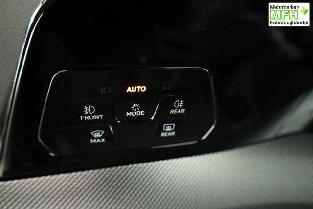 Volkswagen Golf 2.0 TSI 195 kW GTI VIII DSG Black Style, Pano, Navi, Side, Matrix, AreaView, Winter, 19-Zoll 