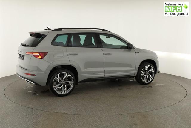 Skoda Karoq Sportline 1.5 TSI DSG Sportline, Pano, AHK, Navi, CANTON, Matrix, AreaView, Side, FS-beheizbar, 19-Zoll 