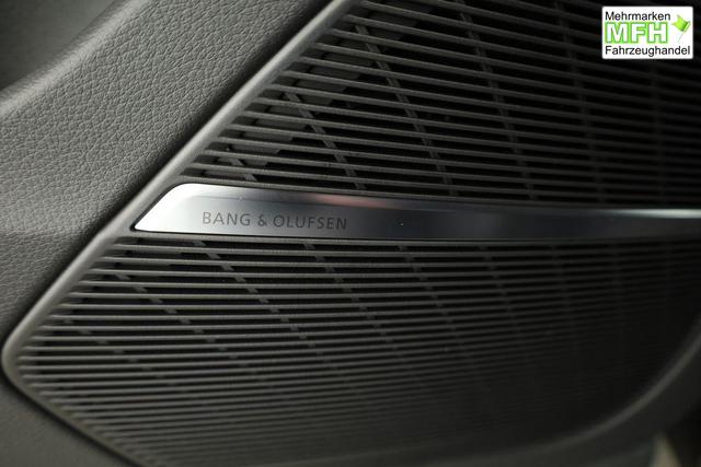 Audi Q8 50 TDI quattro qu S-LINE, Standheizung, HuD, Luft, Pano, B&O, 23-Zoll, AHK, Leder, AreaView, Optik schwarz 