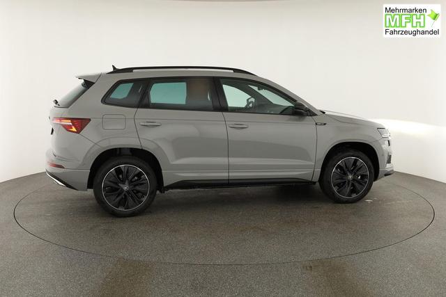 Skoda Karoq Sportline 1.5 TSI DSG Sportline, Pano, AHK, Navi, CANTON, Matrix, AreaView, Side, el. Klappe, FS-beheizbar, 5 J.-Garantie 