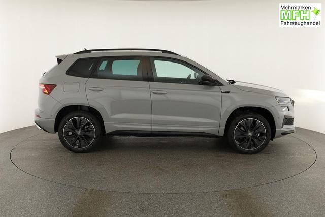 Skoda Karoq Sportline 1.5 TSI DSG Sportline, Pano, AHK, Navi, CANTON, Matrix, AreaView, Side, el. Klappe, FS-beheizbar, 5 J.-Garantie 