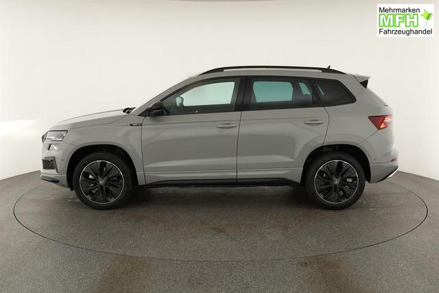 Skoda Karoq Sportline 1.5 TSI DSG Sportline, Pano, AHK, Navi, CANTON, Matrix, AreaView, Side, el. Klappe, FS-beheizbar, 5 J.-Garantie 