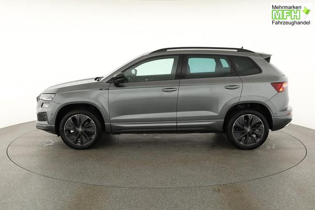 Skoda Karoq Sportline 1.5 TSI DSG Sportline, AHK, Navi, CANTON, Matrix, AreaView, Side, Kamera, el. Klappe, FS-beheizbar, 5 J.-Garantie 