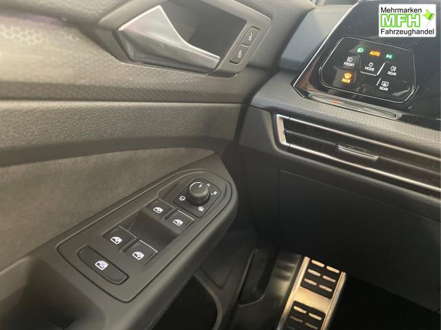 Volkswagen / Golf / Schwarz / / / DSG AHK+Pano+Sitzheizung vo+hi