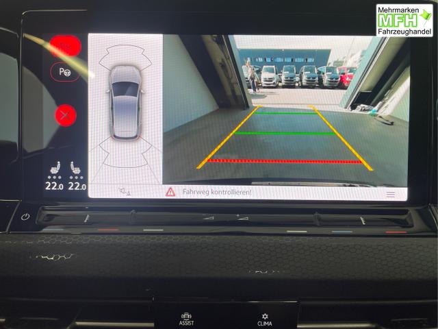 Volkswagen / Golf / Schwarz / / / DSG AHK+Pano+Sitzheizung vo+hi