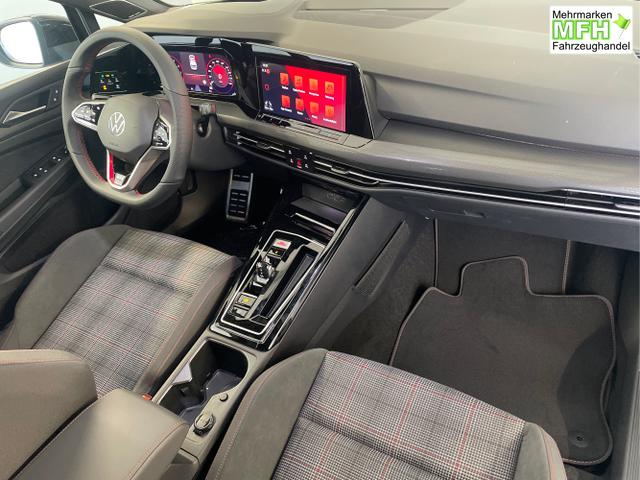 Volkswagen / Golf / Schwarz / / / DSG AHK+Pano+Sitzheizung vo+hi