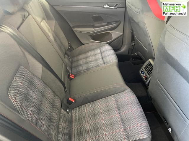 Volkswagen / Golf / Schwarz / / / DSG AHK+Pano+Sitzheizung vo+hi