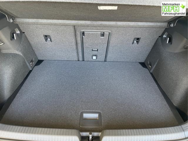 Volkswagen / Golf / Schwarz / / / DSG AHK+Pano+Sitzheizung vo+hi