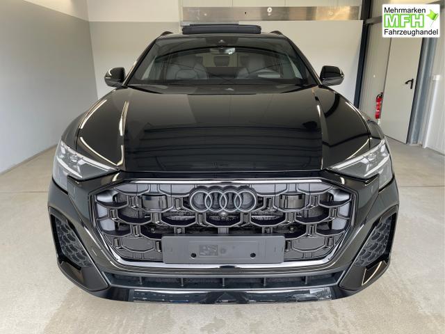 Audi / Q8 / Schwarz / / / S line STHZ+Pano+AHK+HUD