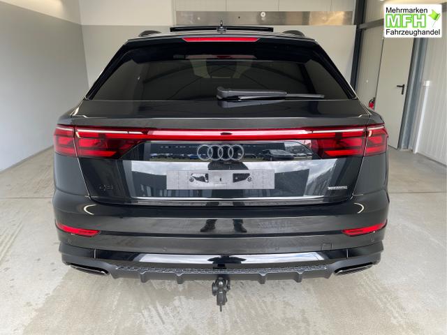 Audi / Q8 / Schwarz / / / S line STHZ+Pano+AHK+HUD