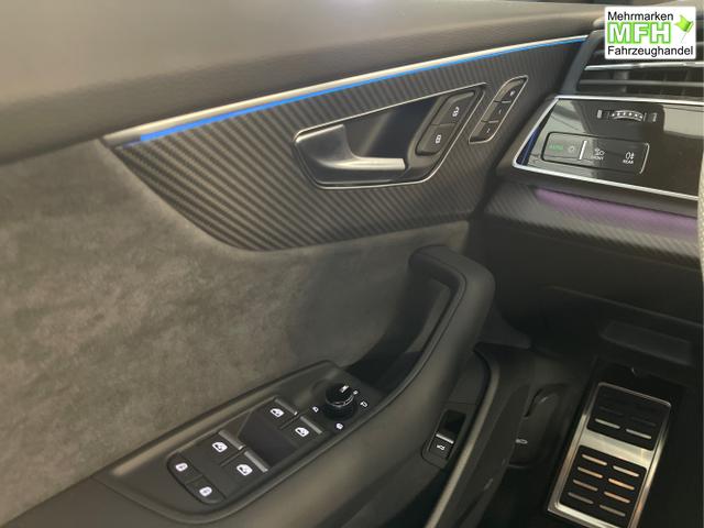 Audi / Q8 / Schwarz / / / S line STHZ+Pano+AHK+HUD