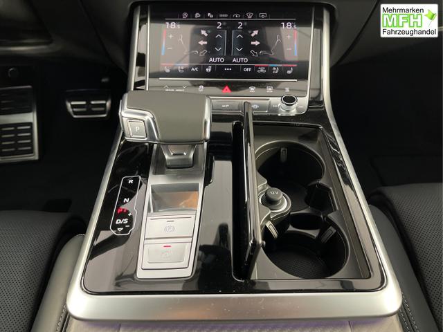 Audi / Q8 / Schwarz / / / S line STHZ+Pano+AHK+HUD