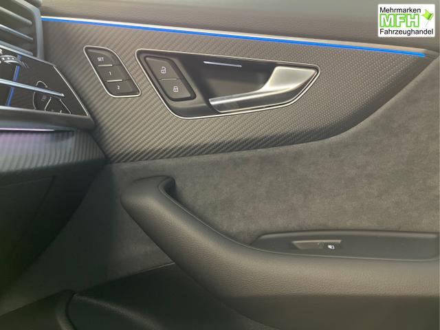 Audi / Q8 / Schwarz / / / S line STHZ+Pano+AHK+HUD