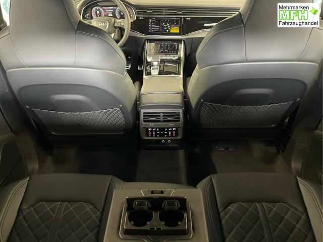 Audi / Q8 / Schwarz / / / S line STHZ+Pano+AHK+HUD