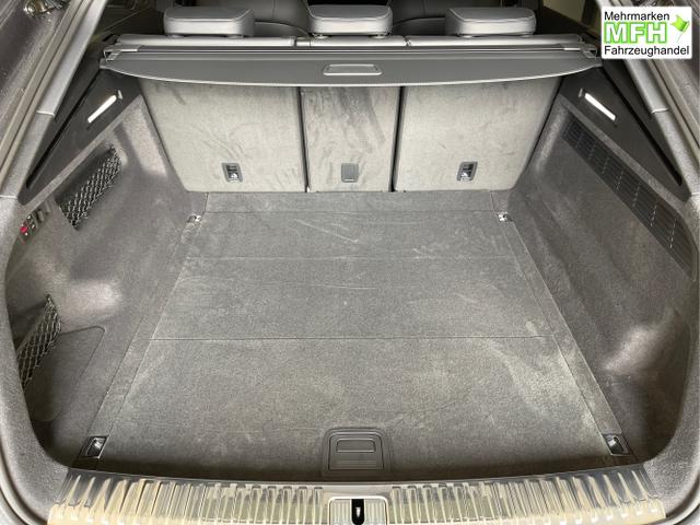 Audi / Q8 / Schwarz / / / S line STHZ+Pano+AHK+HUD