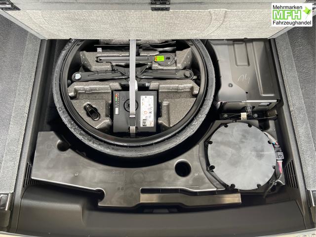 Audi / Q8 / Schwarz / / / S line STHZ+Pano+AHK+HUD