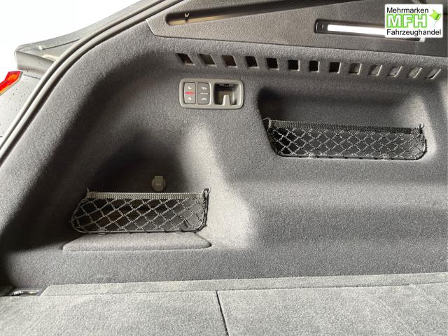 Audi / Q8 / Schwarz / / / S line STHZ+Pano+AHK+HUD