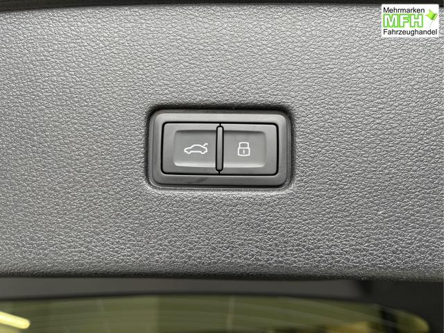 Audi / Q8 / Schwarz / / / S line STHZ+Pano+AHK+HUD