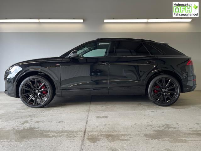 Audi / Q8 / Schwarz / / / S line STHZ+Pano+AHK+HUD