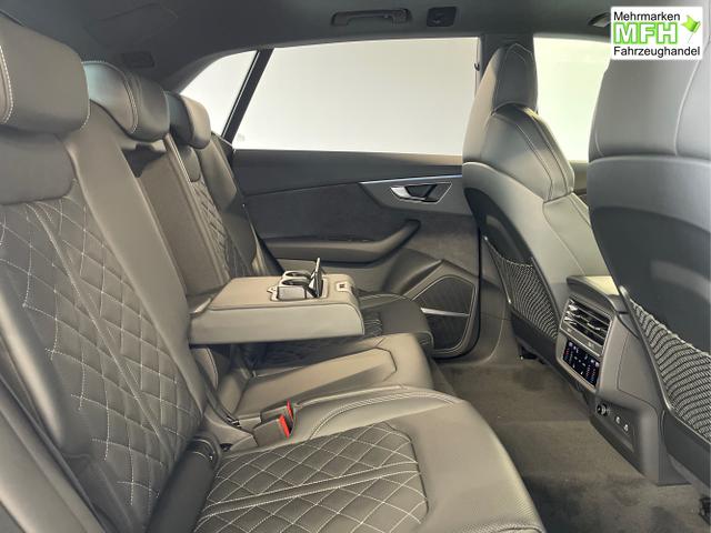 Audi / Q8 / Schwarz / / / S line STHZ+Pano+AHK+HUD