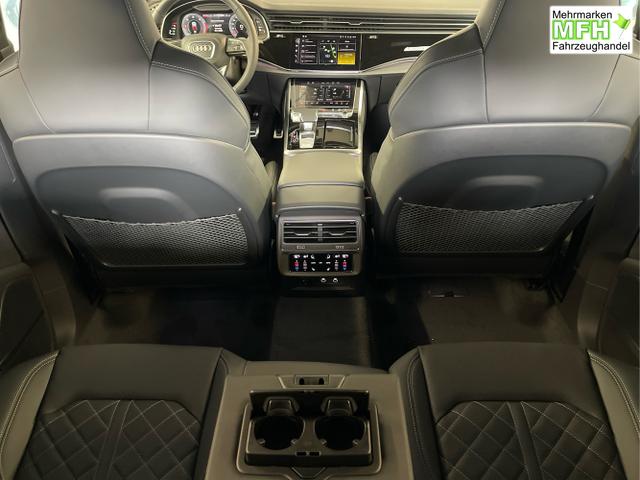 Audi / Q8 / Schwarz / / / S line STHZ+Pano+AHK+HUD