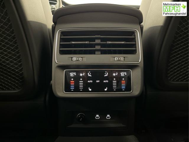 Audi / Q8 / Schwarz / / / S line STHZ+Pano+AHK+HUD