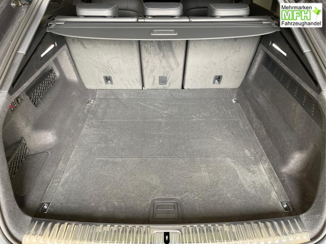 Audi / Q8 / Schwarz / / / S line STHZ+Pano+AHK+HUD