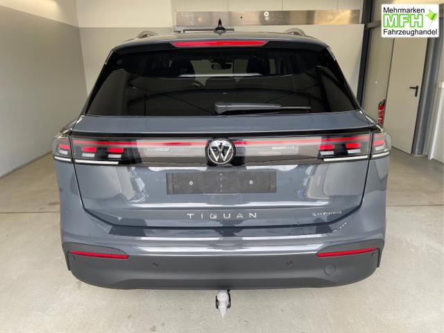 Volkswagen / Tiguan / Grau / / / 204PS DSG eHybrid IQ.Light+Navi