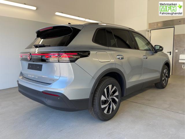 Volkswagen / Tiguan / Silber / / / 150PS DSG IQ.Light