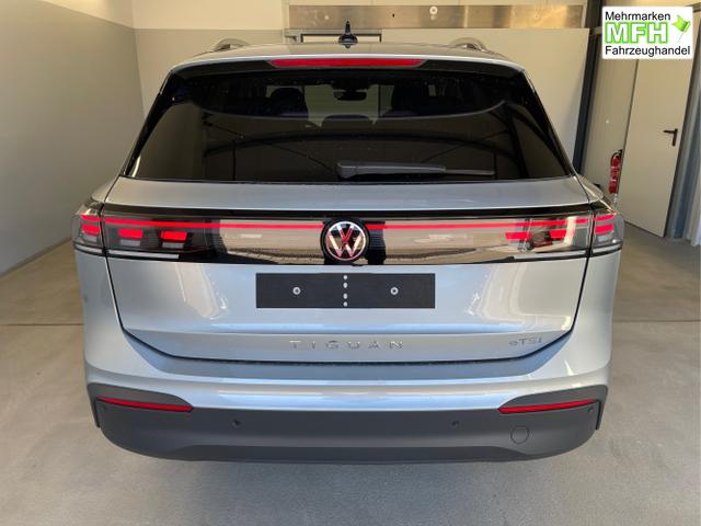 Volkswagen / Tiguan / Silber / / / 150PS DSG IQ.Light