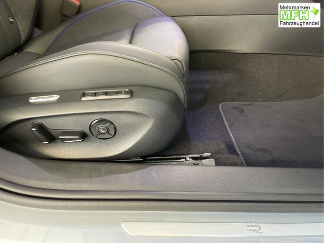 Volkswagen / Passat Variant / Silber / / / 265PS AHK+Pano+Harman Kardon