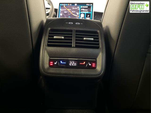 Volkswagen / Passat Variant / Silber / / / 265PS AHK+Pano+Harman Kardon
