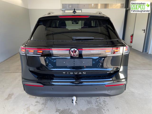 Volkswagen / Tiguan / Schwarz / / / 150PS eTSI DSG AHK+360&deg;+IQ.Light+IQ.Drive+Navi