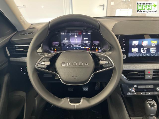 Skoda / KAMIQ / Schwarz / / / 115PS AHK+Kessy