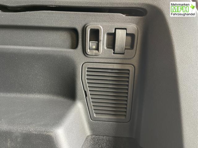 Volkswagen / Touran / Silber / / / 1.5 TSI DSG 7Sitz+AHK+IQ.Light+Kamera+Navi+eHeck+Keyless+Sitzheiz