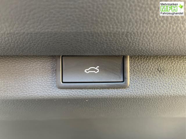 Skoda / Karoq / Schwarz / / / TSI 4x4 360&deg;+19 Zoll+Navi+AHK