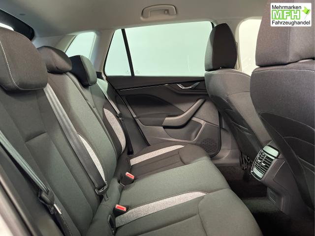 Skoda / KAMIQ / Silber / / / 115PS DSG Matrix+AHK+Kamera+PDC vor+hi+Kessy+Sitzheizung+GVL