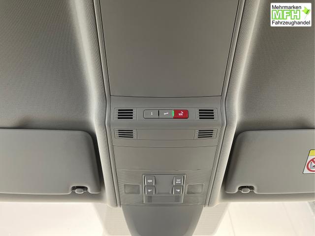 Volkswagen / Touran / Schwarz / / / 7Si+IQ.Light+TrailerAss+Cam