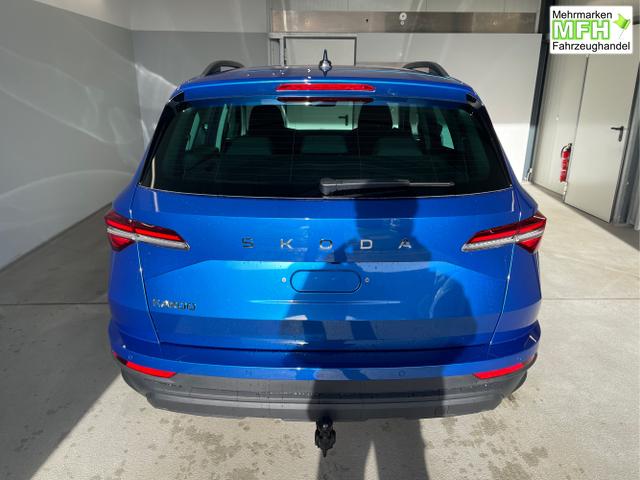Skoda / Karoq / Blau / / / 150PS DSG AHK+Kamera+ACC+Kessy+Kamera+ParkPilot vo+hi+App