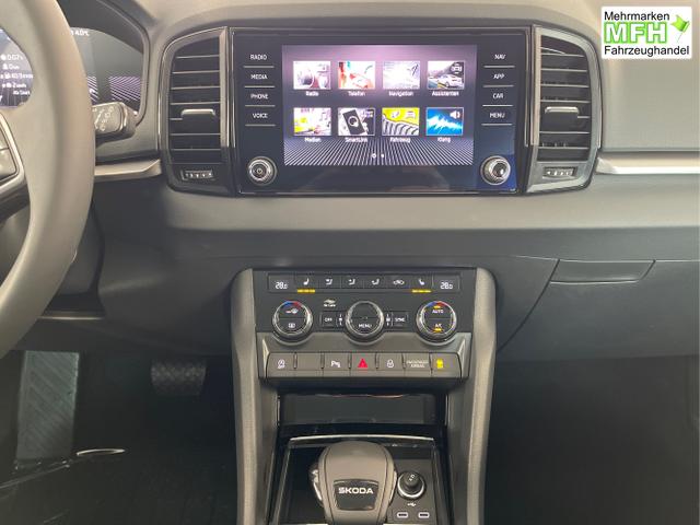 Skoda / Karoq / Blau / / / 150PS DSG AHK+Kamera+ACC+Kessy+Kamera+ParkPilot vo+hi+App