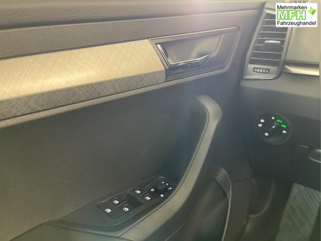 Skoda / Karoq / Blau / / / 150PS DSG AHK+Kamera+ACC+Kessy+Kamera+ParkPilot vo+hi+App