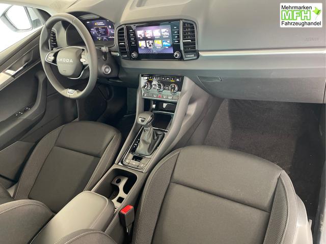 Skoda / Karoq / Blau / / / 150PS DSG AHK+Kamera+ACC+Kessy+Kamera+ParkPilot vo+hi+App