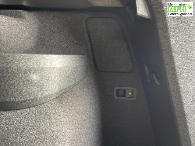 Skoda / Karoq / Blau / / / 150PS DSG AHK+Kamera+ACC+Kessy+Kamera+ParkPilot vo+hi+App