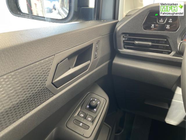 Volkswagen / Caddy / Blau / / / 115PS DSG AHK+7 Sitze+Assistenzpaket