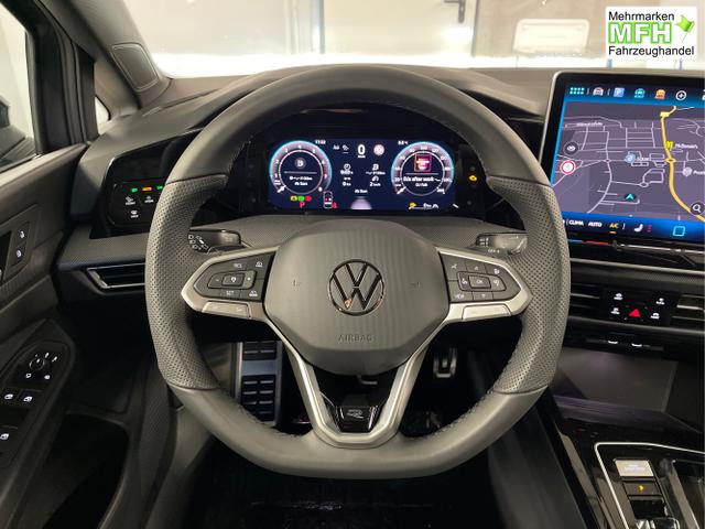 Volkswagen / Golf / Schwarz / / / 150PS DSG+Black Style