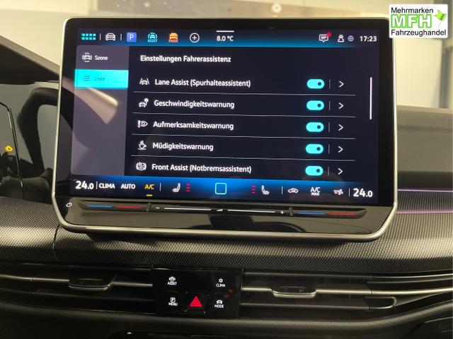 Volkswagen / Golf / Schwarz / / / 150PS DSG+Black Style